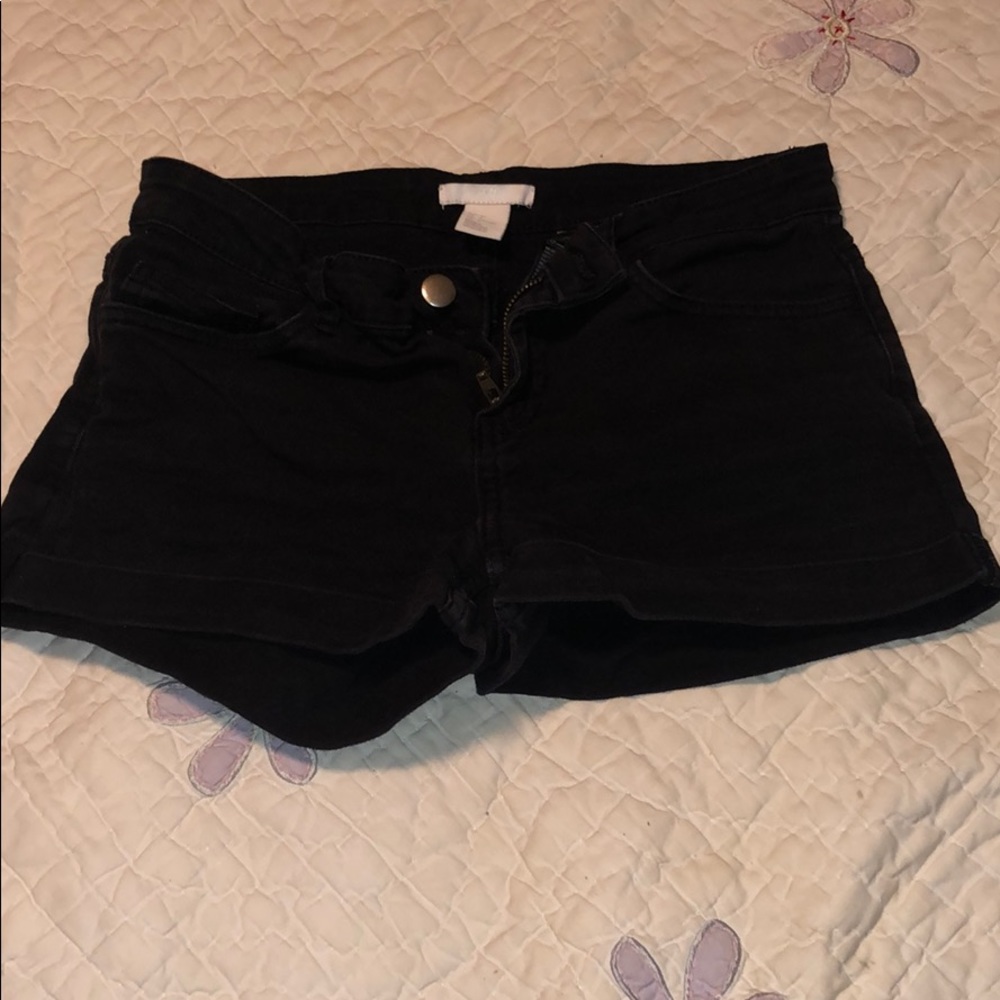 black shorts size 4